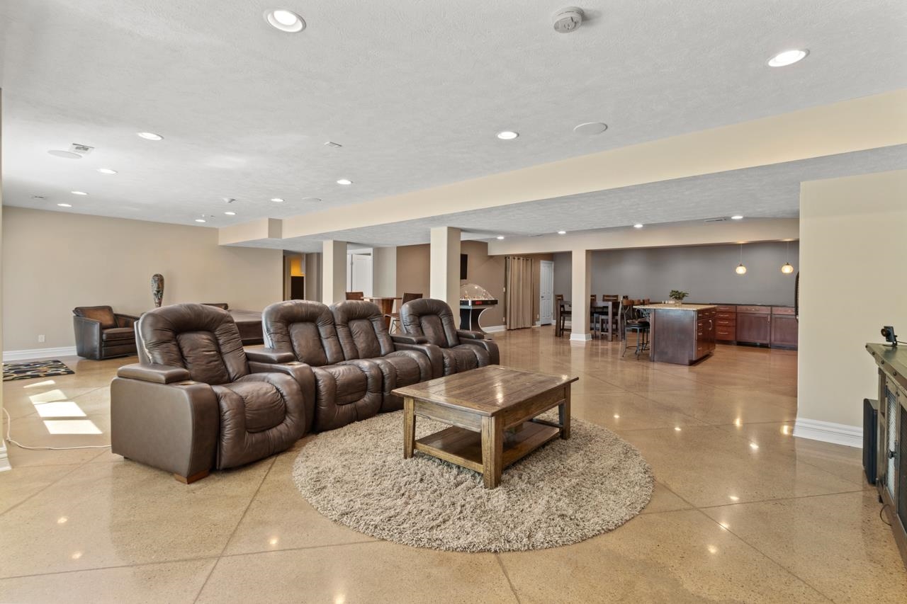 Omaha, Nebraska 68142, United States, 5 Bedrooms Bedrooms, ,4 BathroomsBathrooms,Residential,Pending,125551