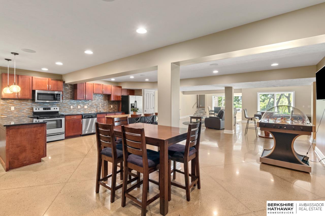 Omaha, Nebraska 68142, United States, 5 Bedrooms Bedrooms, ,4 BathroomsBathrooms,Residential,Pending,125551