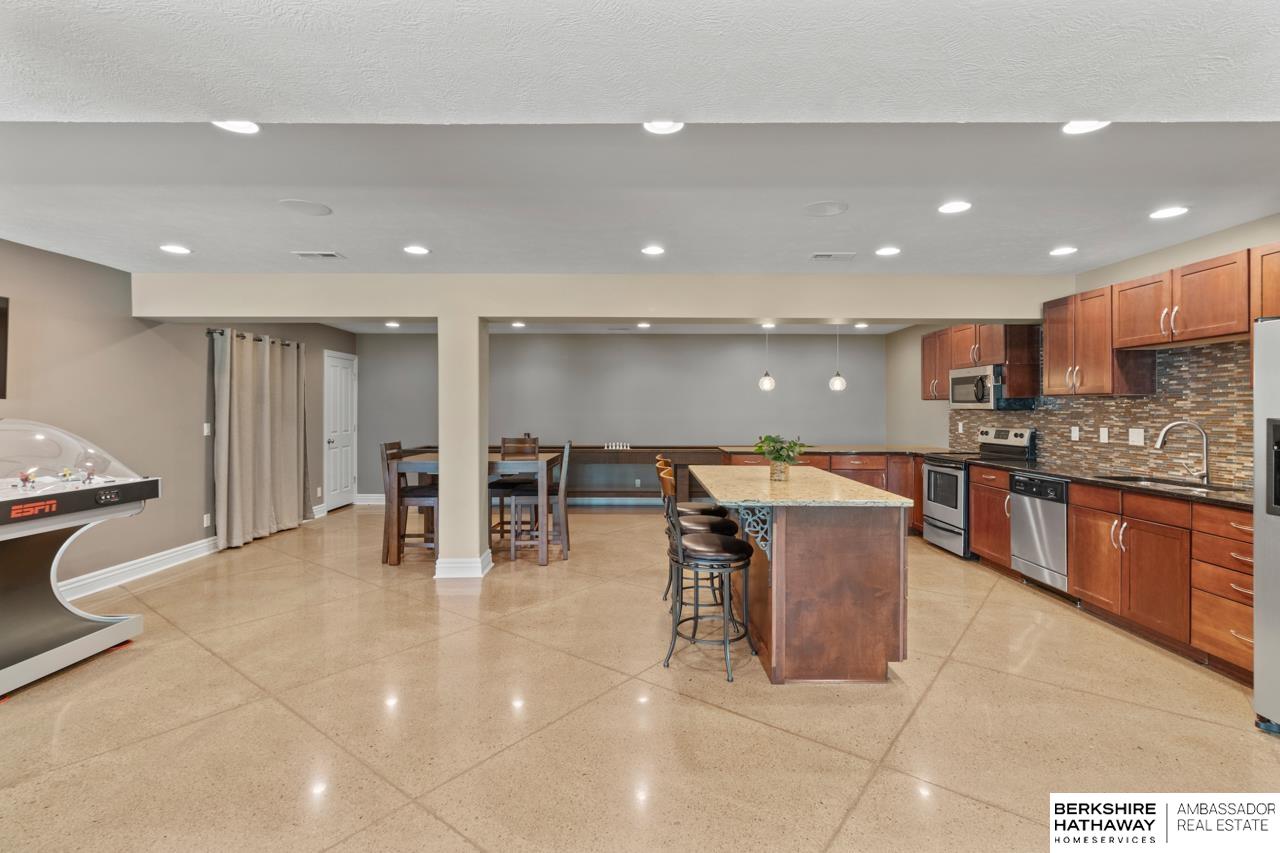 Omaha, Nebraska 68142, United States, 5 Bedrooms Bedrooms, ,4 BathroomsBathrooms,Residential,Pending,125551