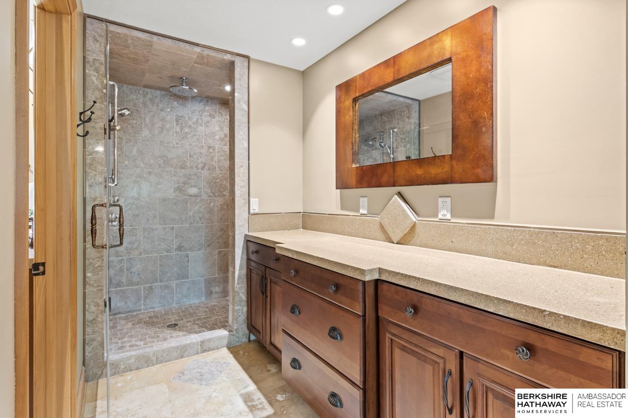 Omaha, Nebraska 68142, United States, 5 Bedrooms Bedrooms, ,4 BathroomsBathrooms,Residential,Pending,125551