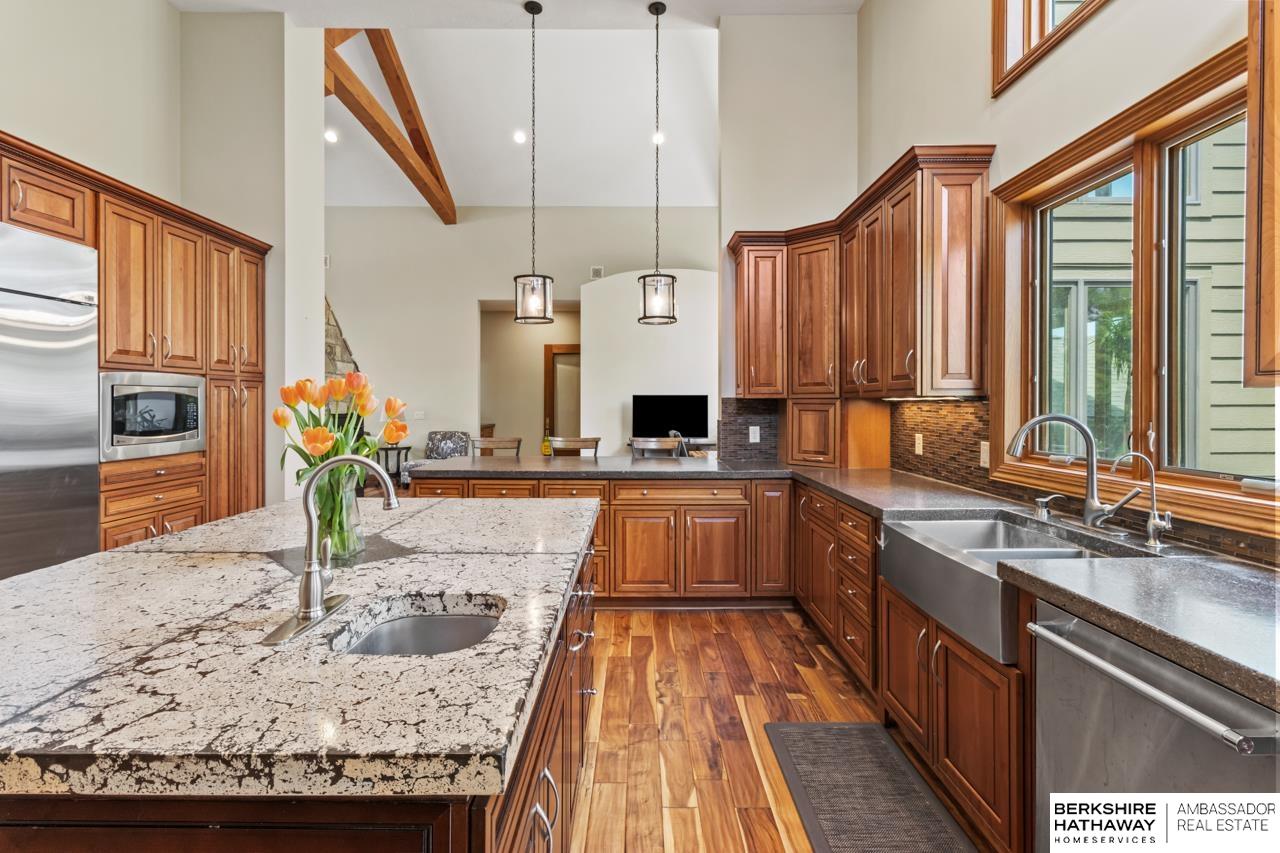 Omaha, Nebraska 68142, United States, 5 Bedrooms Bedrooms, ,4 BathroomsBathrooms,Residential,Pending,125551