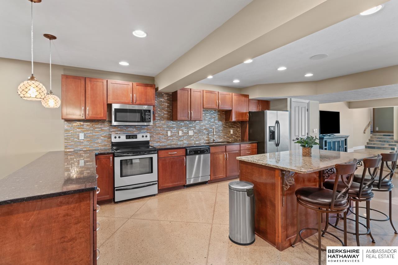 Omaha, Nebraska 68142, United States, 5 Bedrooms Bedrooms, ,4 BathroomsBathrooms,Residential,Pending,125551