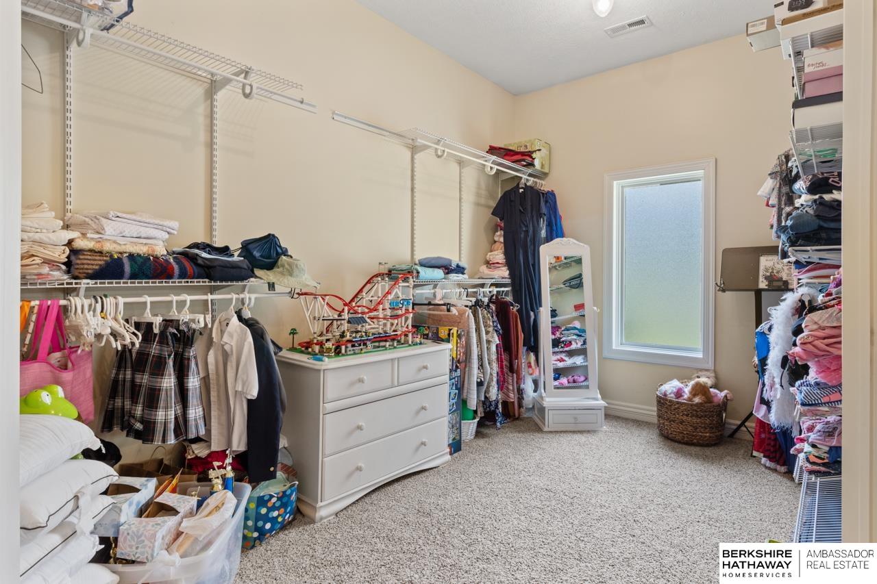 Omaha, Nebraska 68142, United States, 5 Bedrooms Bedrooms, ,4 BathroomsBathrooms,Residential,Pending,125551