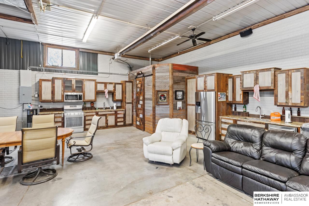 Omaha, Nebraska 68142, United States, 5 Bedrooms Bedrooms, ,4 BathroomsBathrooms,Residential,Pending,125551