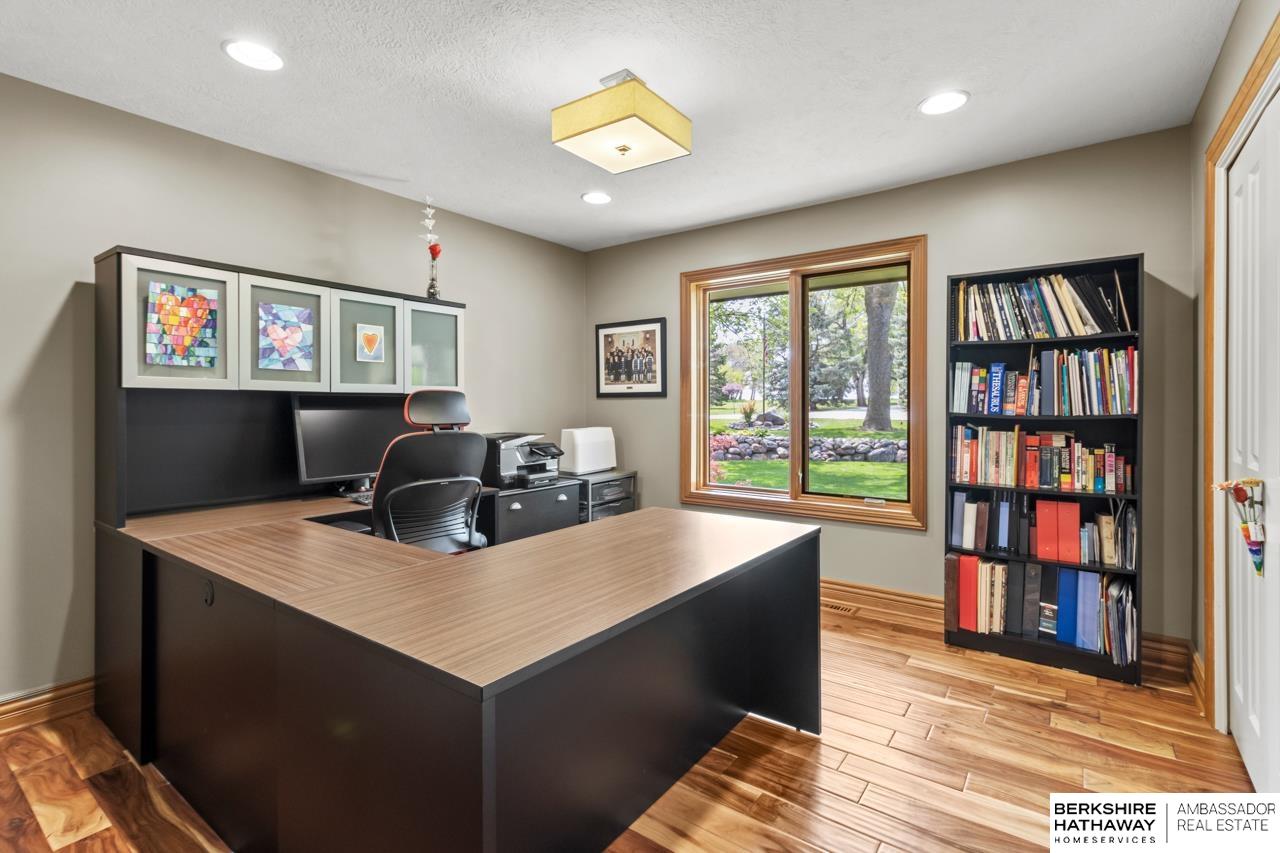 Omaha, Nebraska 68142, United States, 5 Bedrooms Bedrooms, ,4 BathroomsBathrooms,Residential,Pending,125551