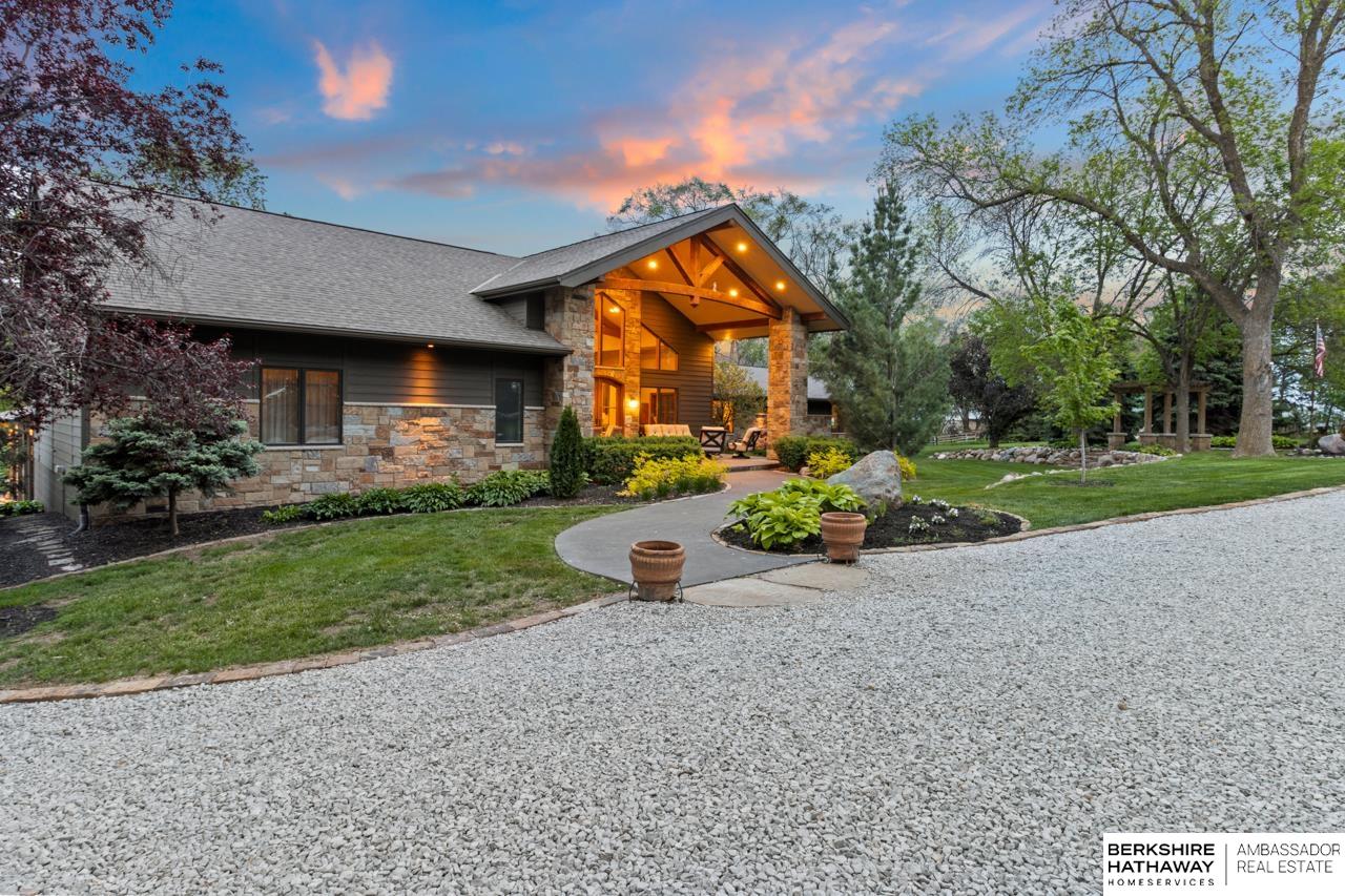 Omaha, Nebraska 68142, United States, 5 Bedrooms Bedrooms, ,4 BathroomsBathrooms,Residential,Pending,125551