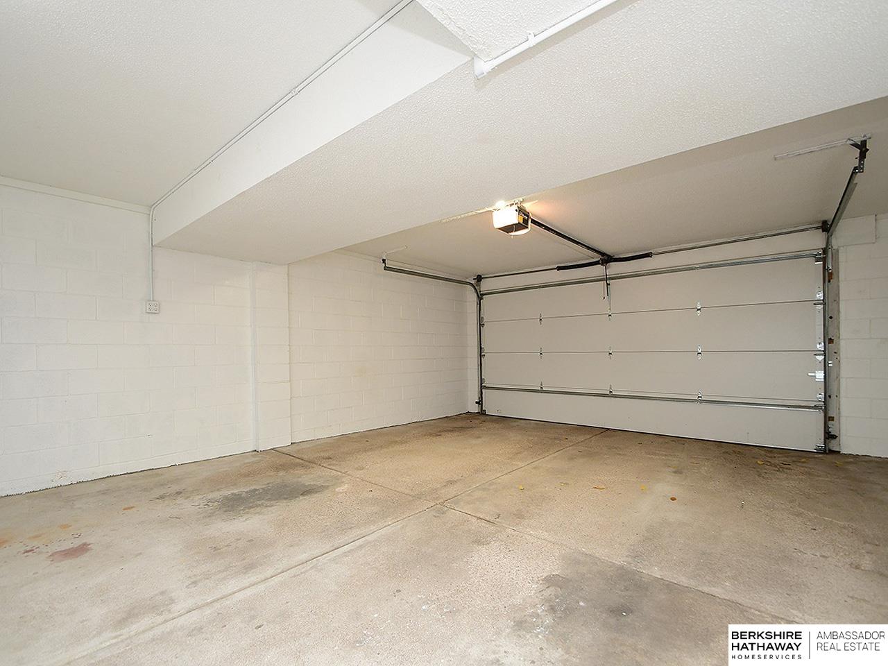 Omaha, Nebraska 68164, United States, 3 Bedrooms Bedrooms, ,2 BathroomsBathrooms,Residential,Active,235778