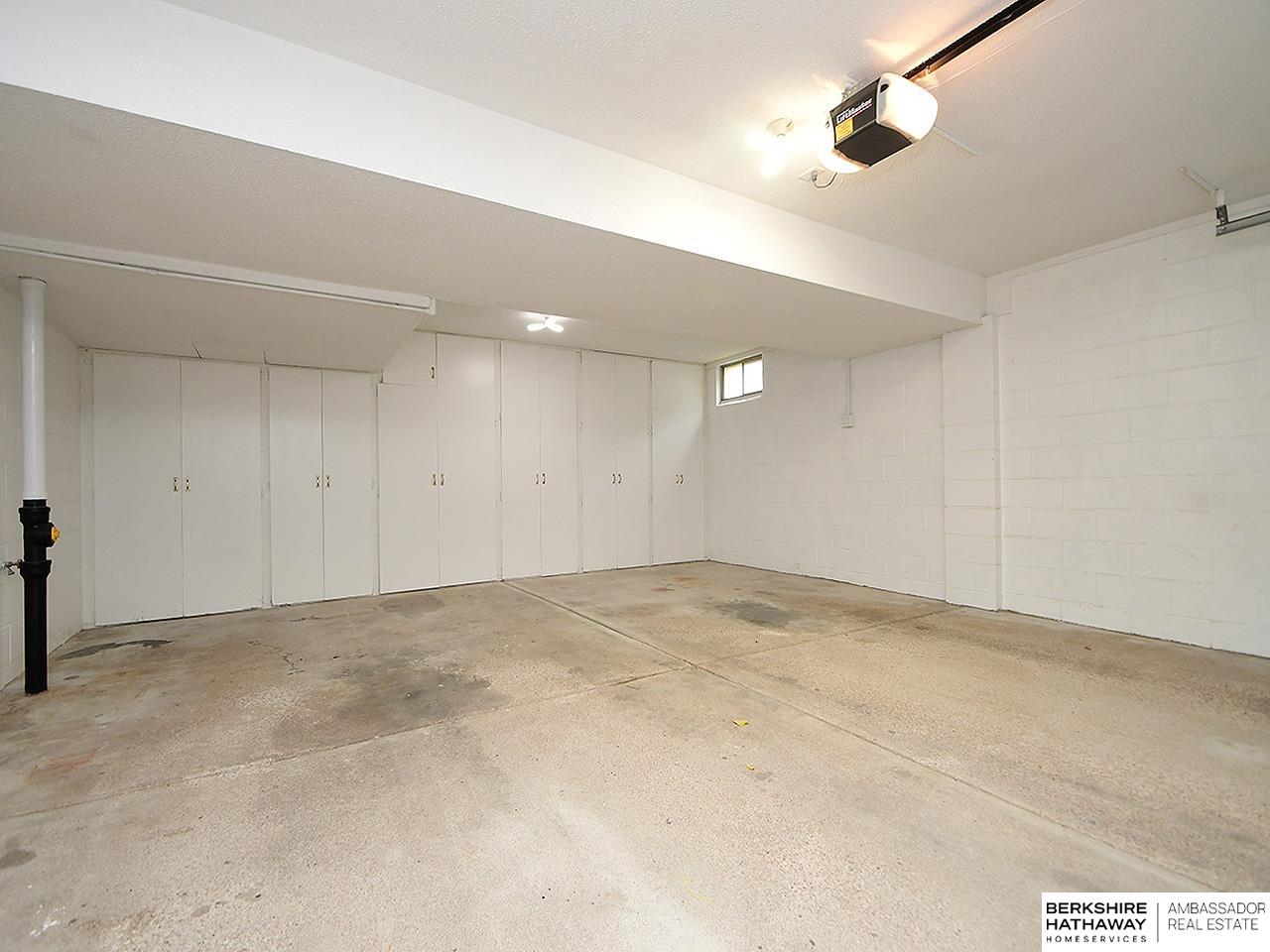 Omaha, Nebraska 68164, United States, 3 Bedrooms Bedrooms, ,2 BathroomsBathrooms,Residential,Active,235778