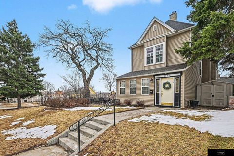 Photo of 2553 Poppleton Avenue, Omaha, NE 68105 (MLS # 22605189)