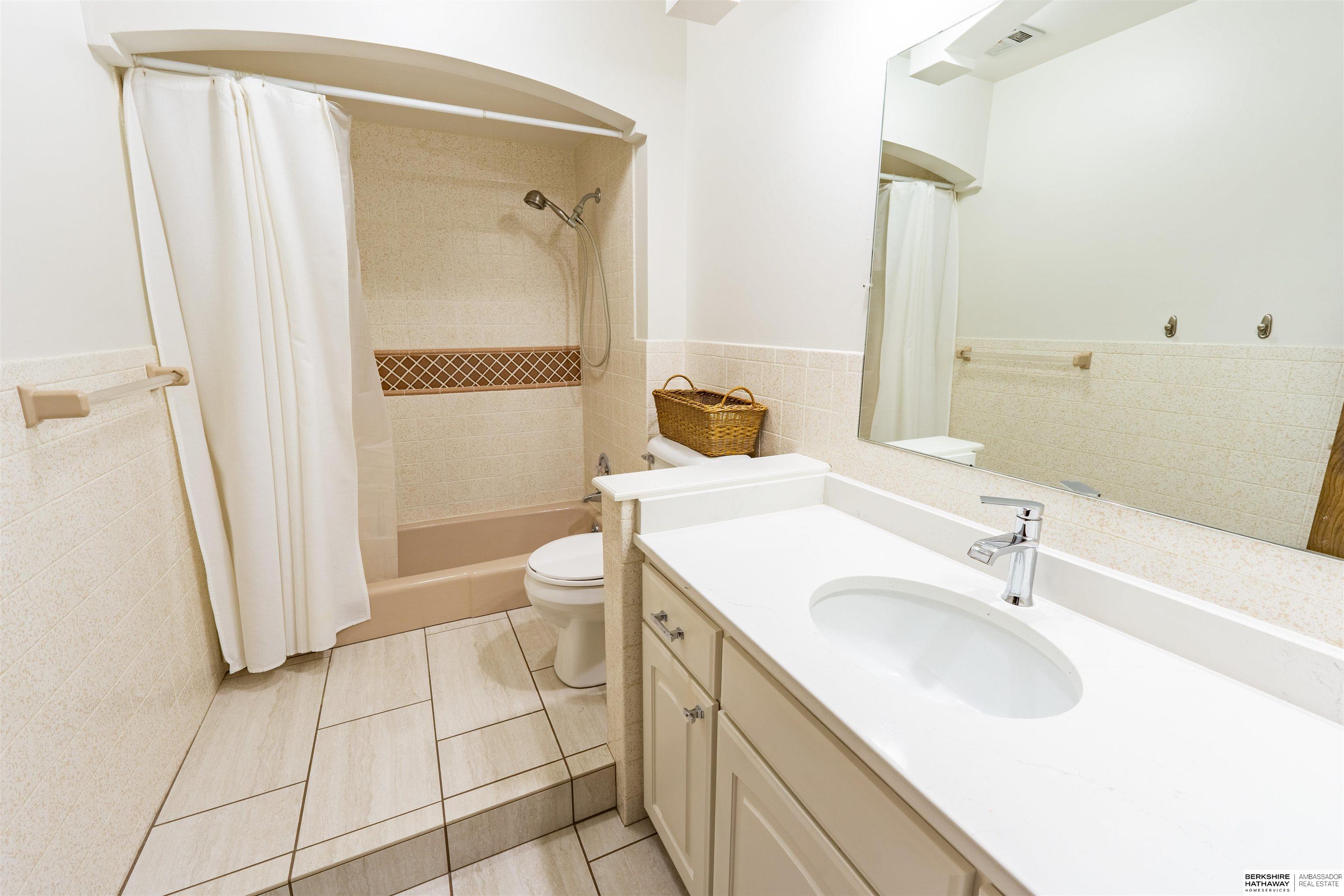 Omaha, Nebraska 68144, United States, 3 Bedrooms Bedrooms, ,2 BathroomsBathrooms,Residential,Active,250828