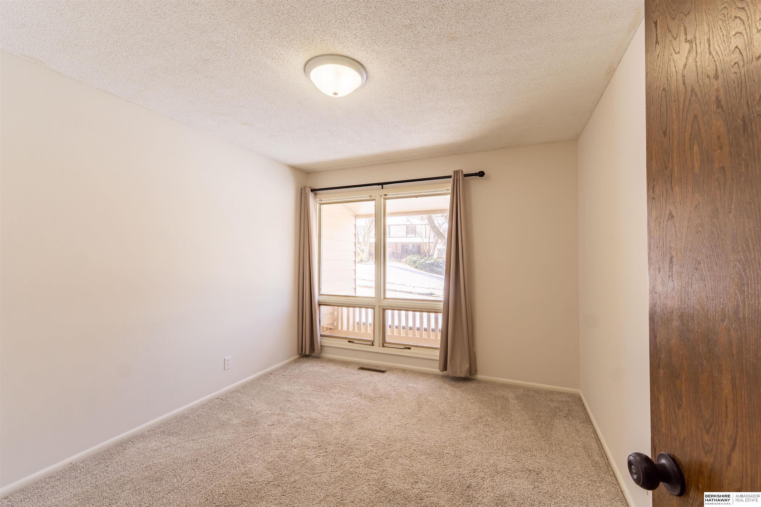 Omaha, Nebraska 68144, United States, 3 Bedrooms Bedrooms, ,2 BathroomsBathrooms,Residential,Active,250828