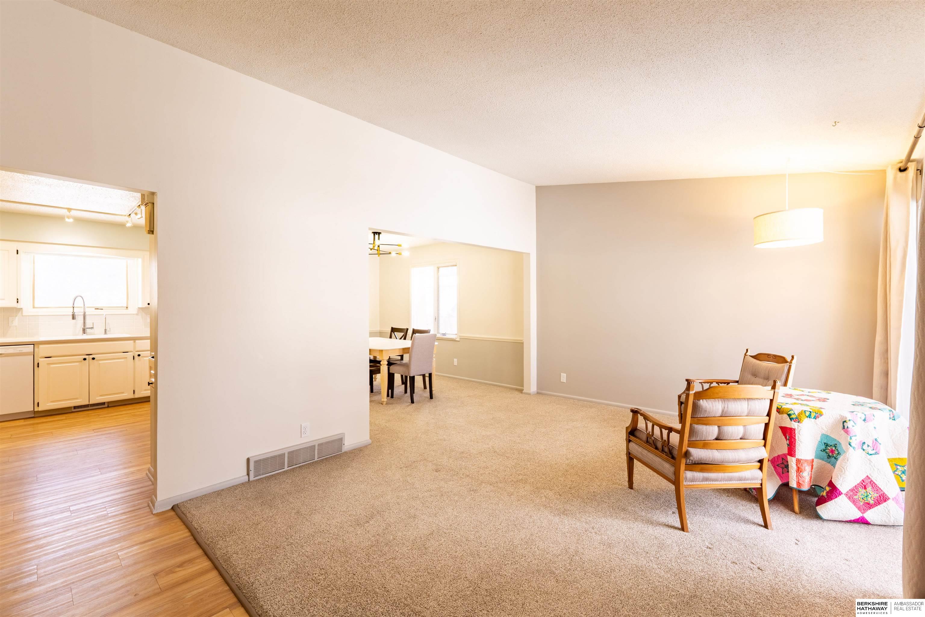 Omaha, Nebraska 68144, United States, 3 Bedrooms Bedrooms, ,2 BathroomsBathrooms,Residential,Active,250828