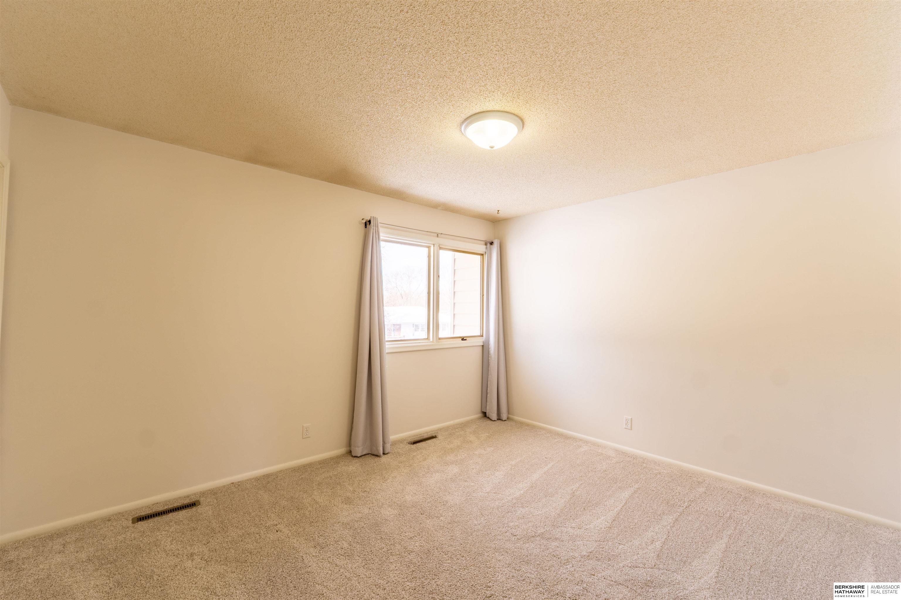 Omaha, Nebraska 68144, United States, 3 Bedrooms Bedrooms, ,2 BathroomsBathrooms,Residential,Active,250828