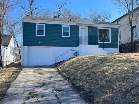 Photo of 5307 N 42nd Street, Omaha, NE 68111 (MLS # 22605599)