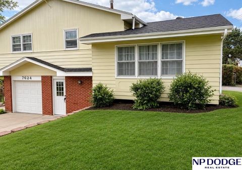 Photo of 7624 Nebraska Avenue, Omaha, NE 68134 (MLS # 22614216)