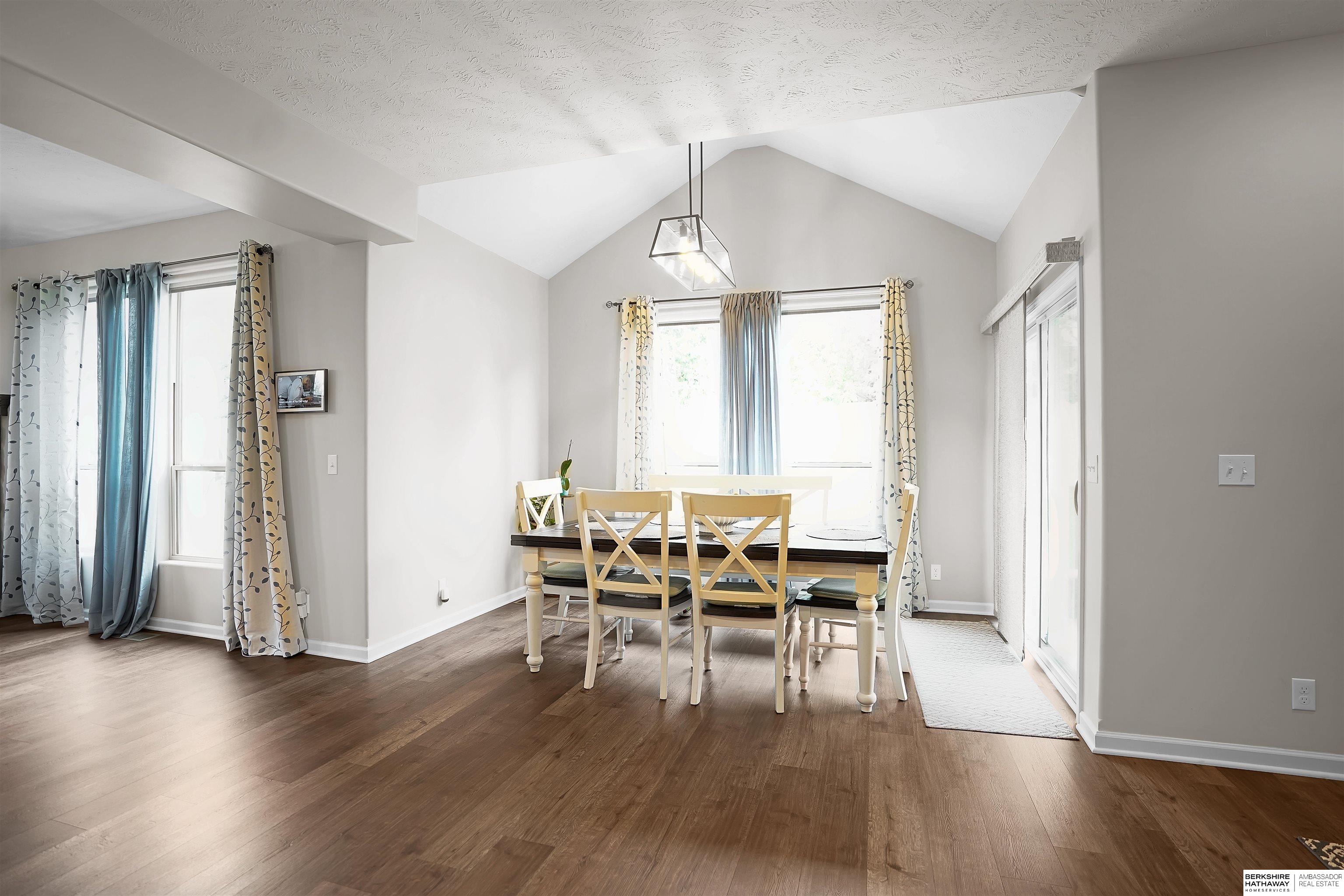 Omaha, Nebraska 68130, United States, 4 Bedrooms Bedrooms, ,3 BathroomsBathrooms,Residential,Active,203990