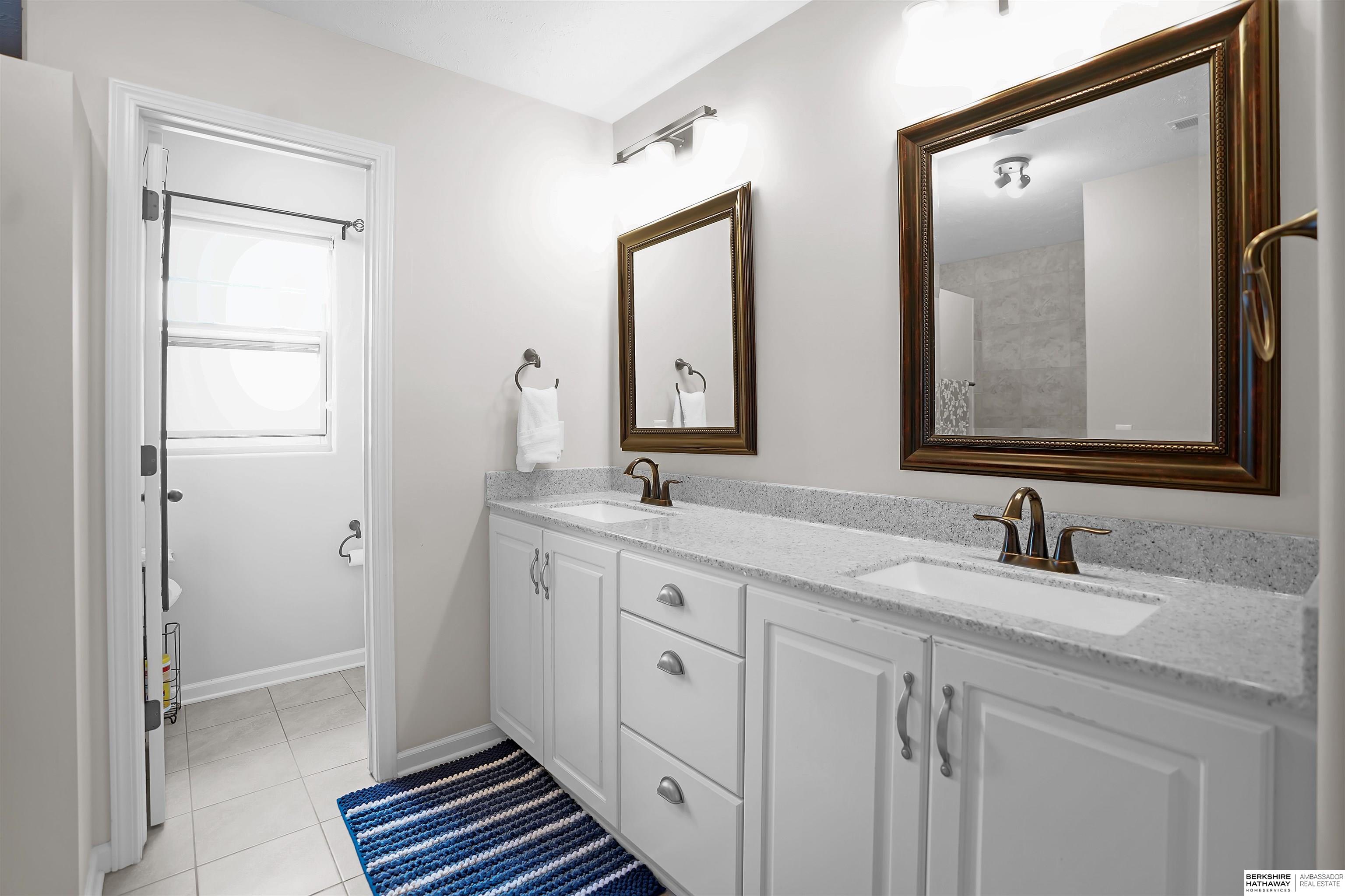 Omaha, Nebraska 68130, United States, 4 Bedrooms Bedrooms, ,3 BathroomsBathrooms,Residential,Active,203990