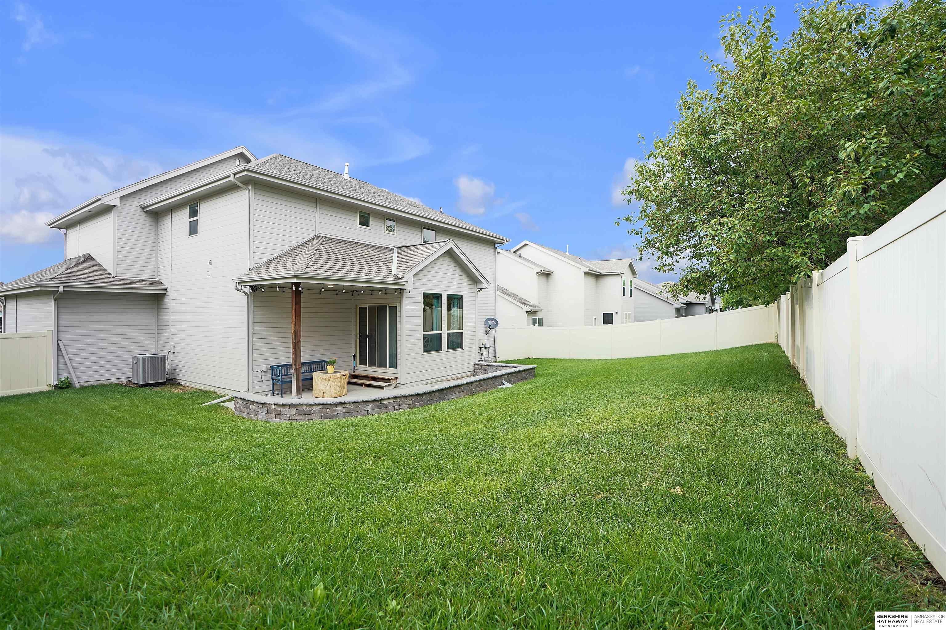 Omaha, Nebraska 68130, United States, 4 Bedrooms Bedrooms, ,3 BathroomsBathrooms,Residential,Active,203990