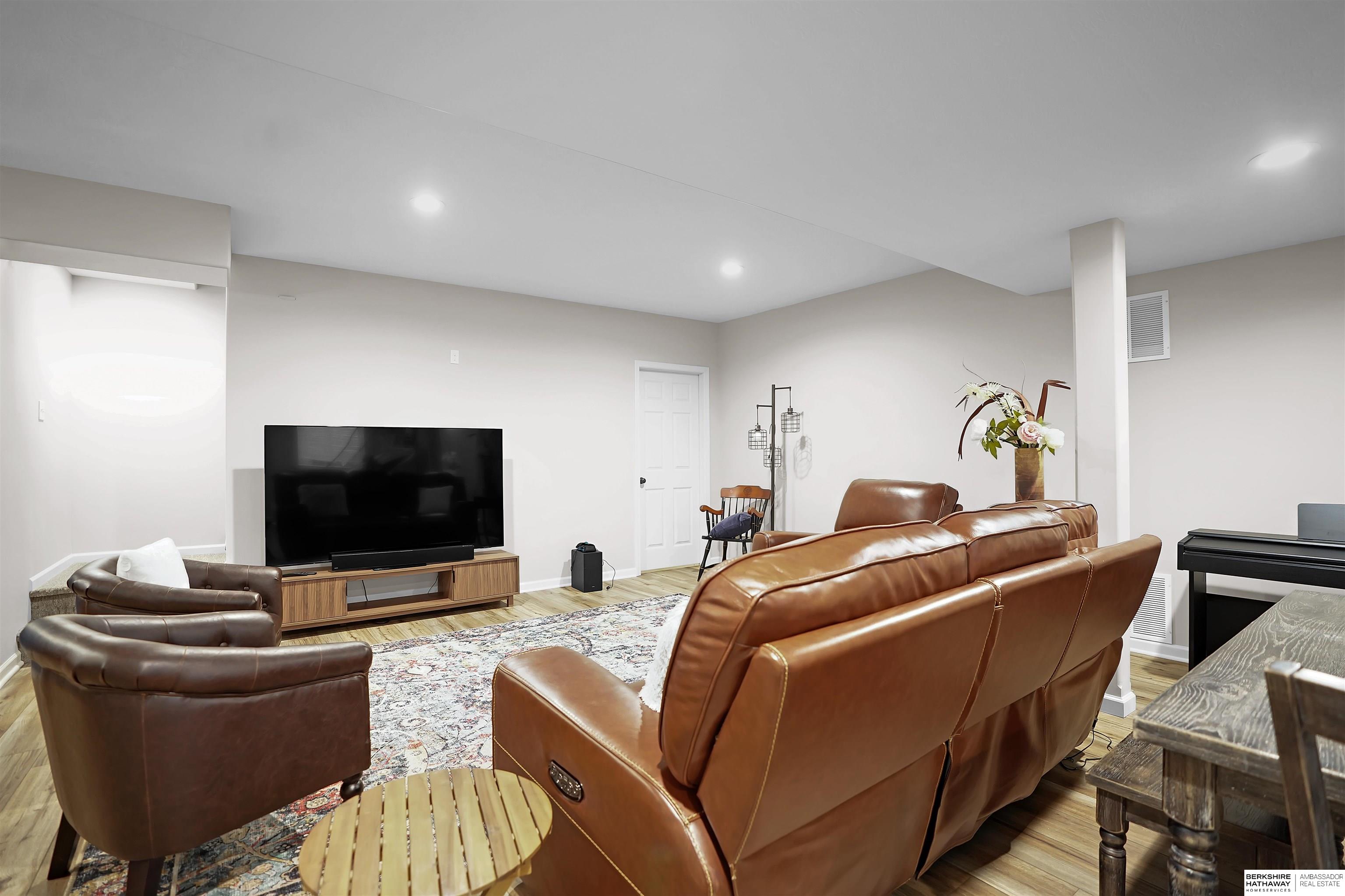 Omaha, Nebraska 68130, United States, 4 Bedrooms Bedrooms, ,3 BathroomsBathrooms,Residential,Active,203990