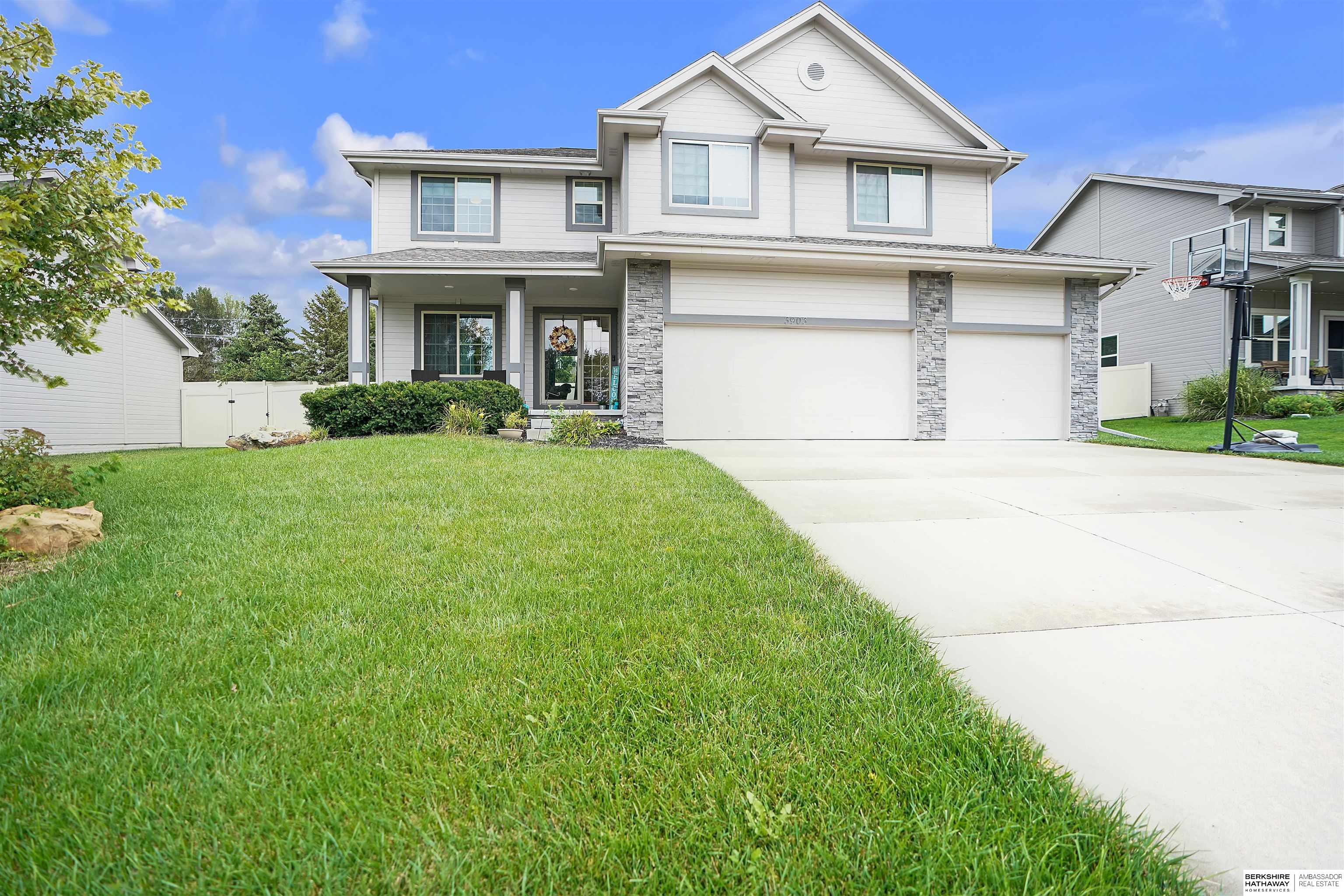 Omaha, Nebraska 68130, United States, 4 Bedrooms Bedrooms, ,3 BathroomsBathrooms,Residential,Active,203990