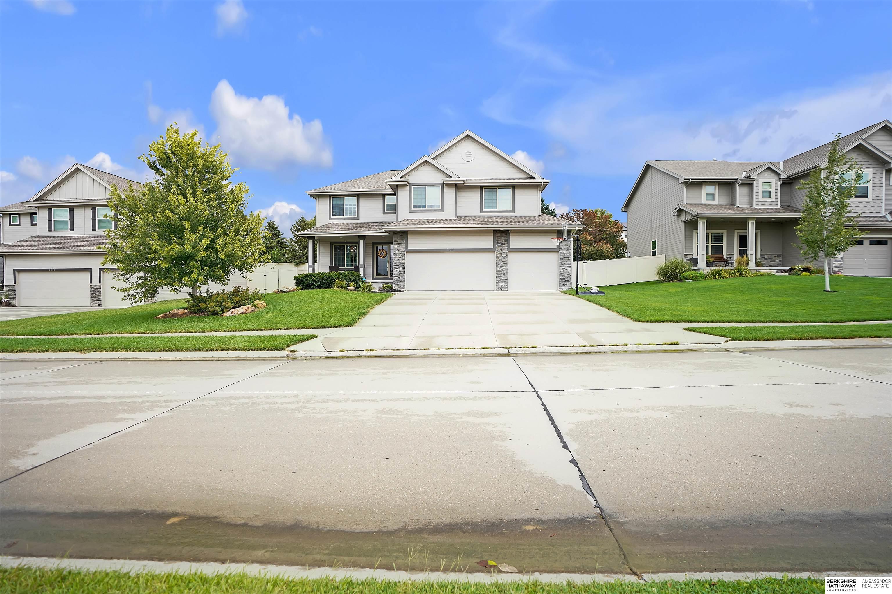 Omaha, Nebraska 68130, United States, 4 Bedrooms Bedrooms, ,3 BathroomsBathrooms,Residential,Active,203990