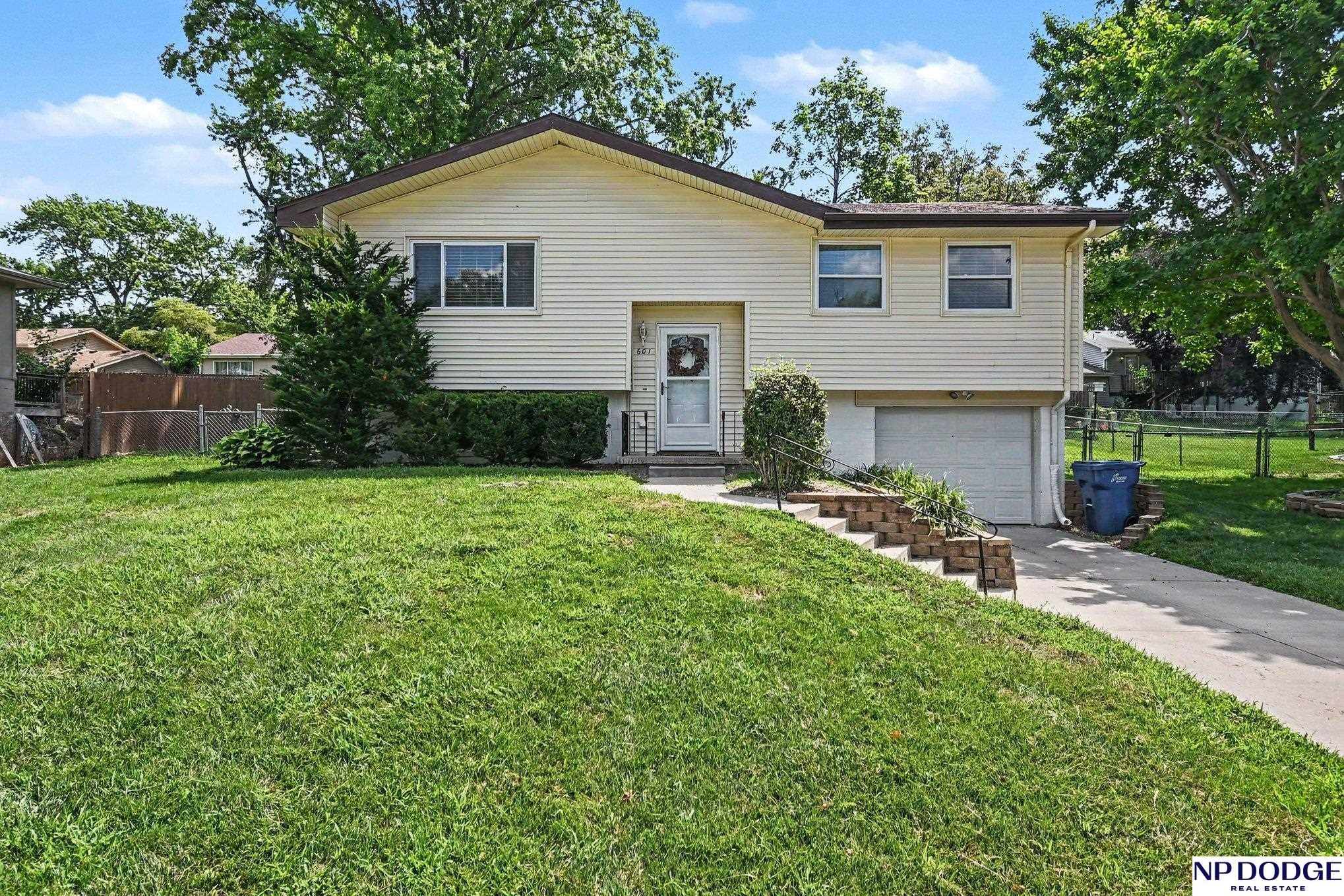 Photo 1 of 29 — 601 Chestnut Drive, Gretna, NE 68028