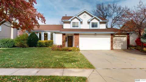 Photo of 15376 Nicholas Street, Omaha, NE 68154 (MLS # 22532322)