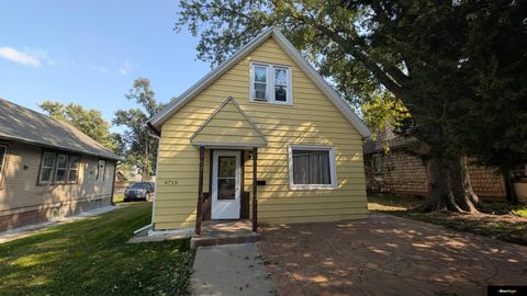 Photo of 4719 S 18 Street, Omaha, NE 68107 (MLS # 22528331)