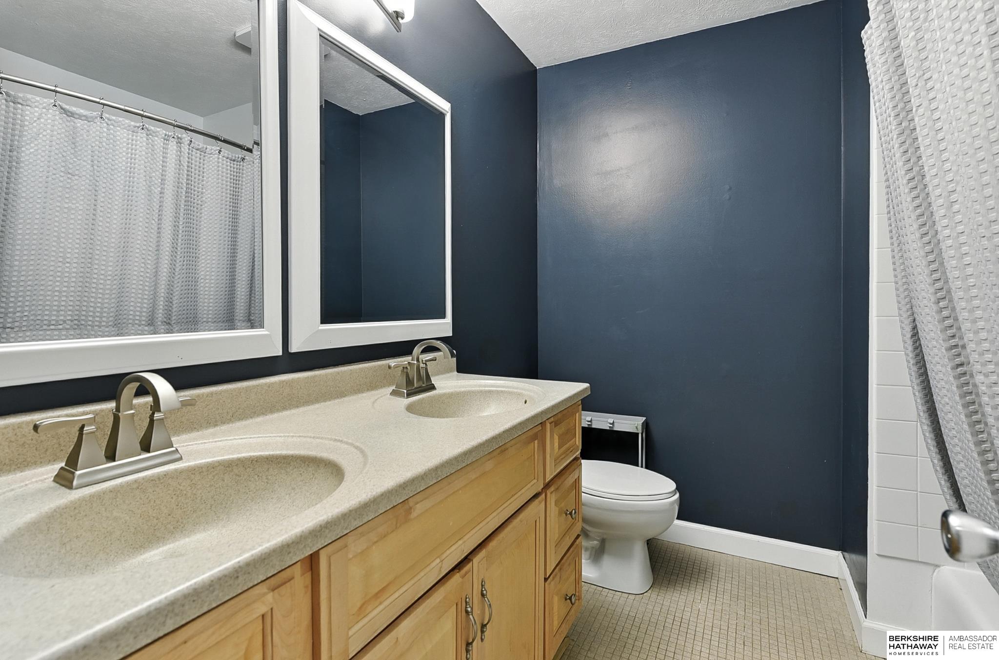 Omaha, Nebraska 68164, United States, 3 Bedrooms Bedrooms, ,3 BathroomsBathrooms,Residential,Active,195936