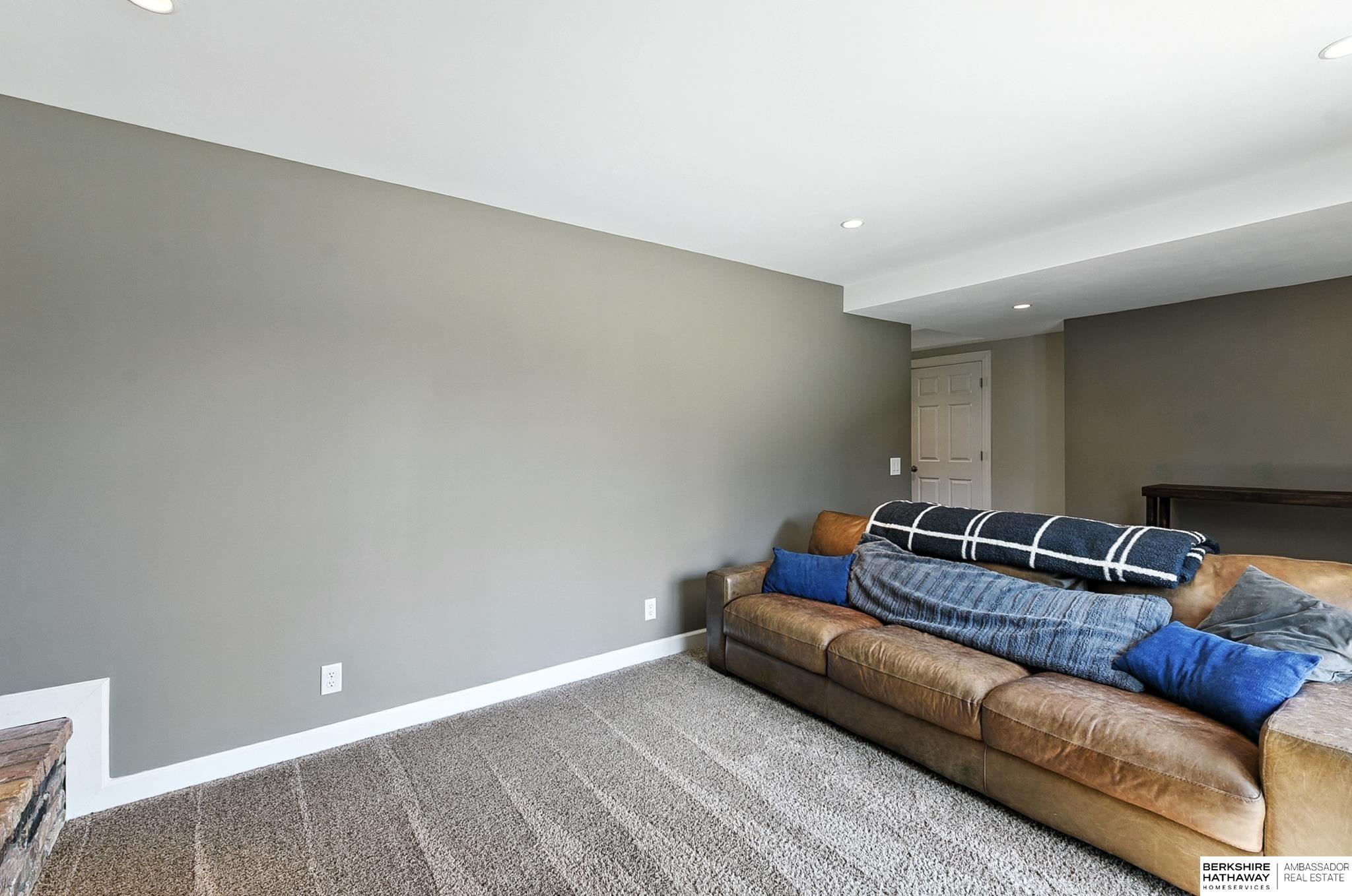 Omaha, Nebraska 68164, United States, 3 Bedrooms Bedrooms, ,3 BathroomsBathrooms,Residential,Active,195936