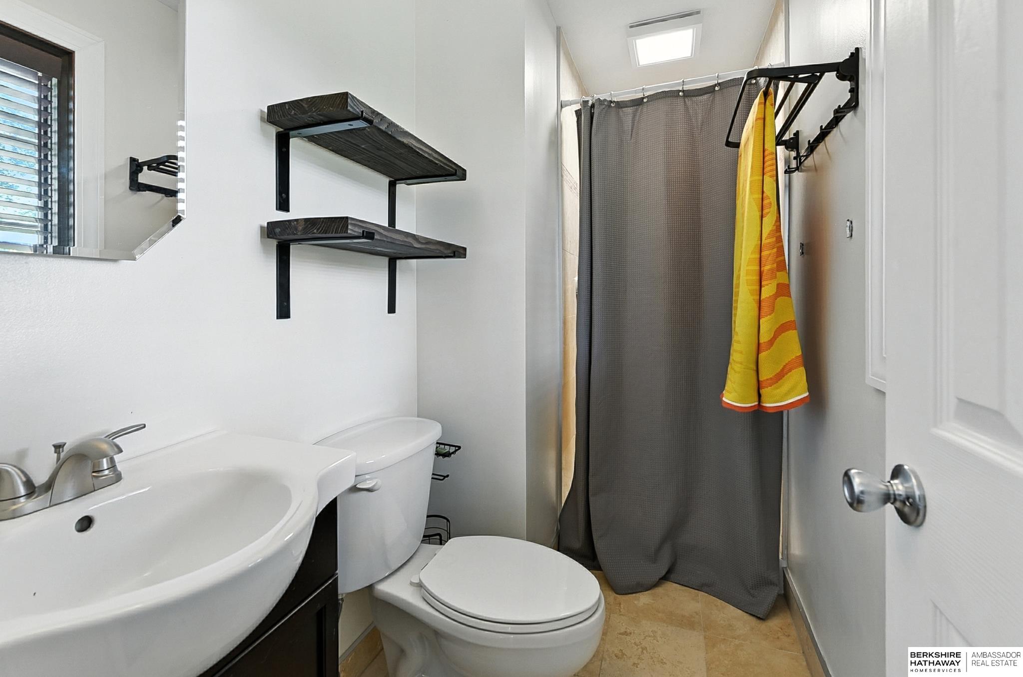 Omaha, Nebraska 68164, United States, 3 Bedrooms Bedrooms, ,3 BathroomsBathrooms,Residential,Active,195936