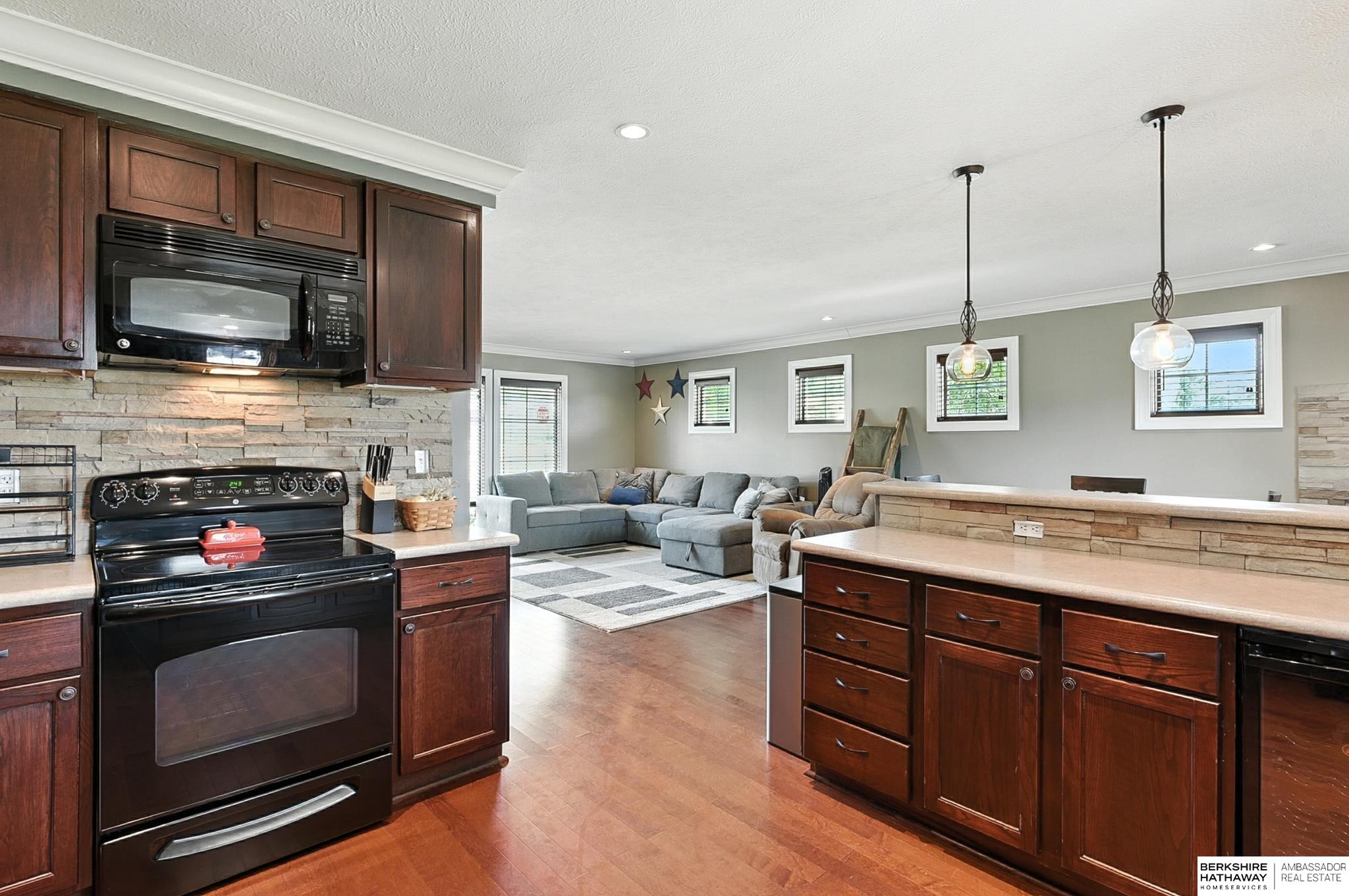 Omaha, Nebraska 68164, United States, 3 Bedrooms Bedrooms, ,3 BathroomsBathrooms,Residential,Active,195936