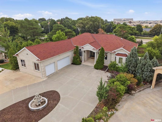 2555 SOUTHVIEW CIR, LINCOLN, NE 68512 - Image 827a3cf842e7bd4ad103ef56ee854ca9/2857149636