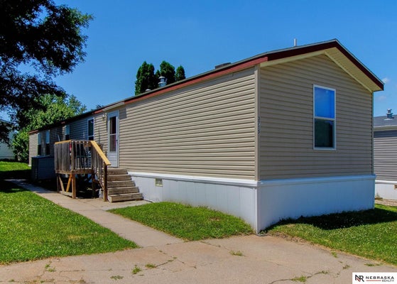 3715 NW FAIRWOOD CT, LINCOLN, NE 68521 - Image 827aa69da64e3bfdf13c8cc3a21155bc/1373084599