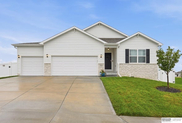 11610 SUNBURST DR, PAPILLION, NE 68046 - Image 827c193ff3e65fbf45ab8e9a42e89cd4/917124174