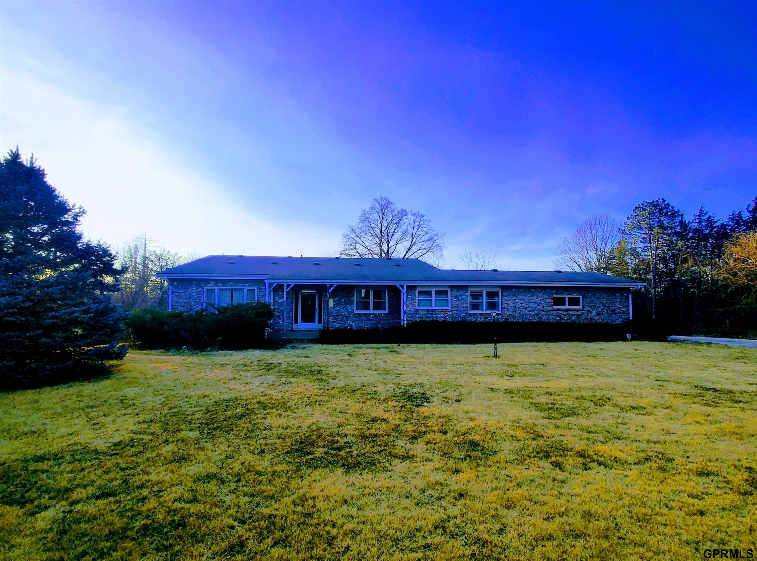Photo 1 of 39 — 1749 Dixie Trail, Lincoln, NE 68527