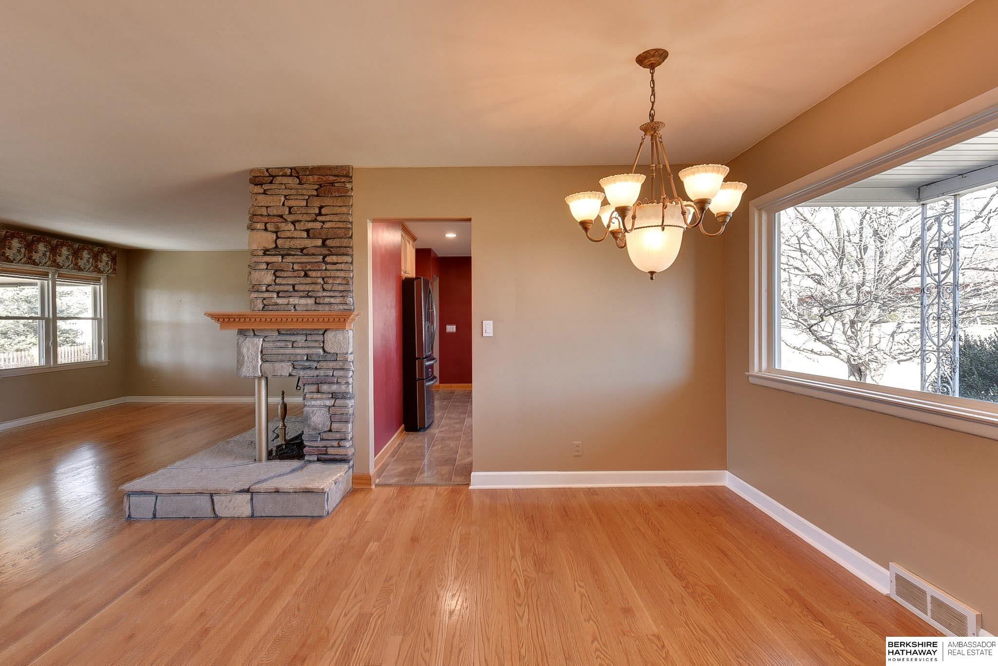 Omaha, Nebraska 68114, United States, 5 Bedrooms Bedrooms, ,2 BathroomsBathrooms,Residential,Pending,121385