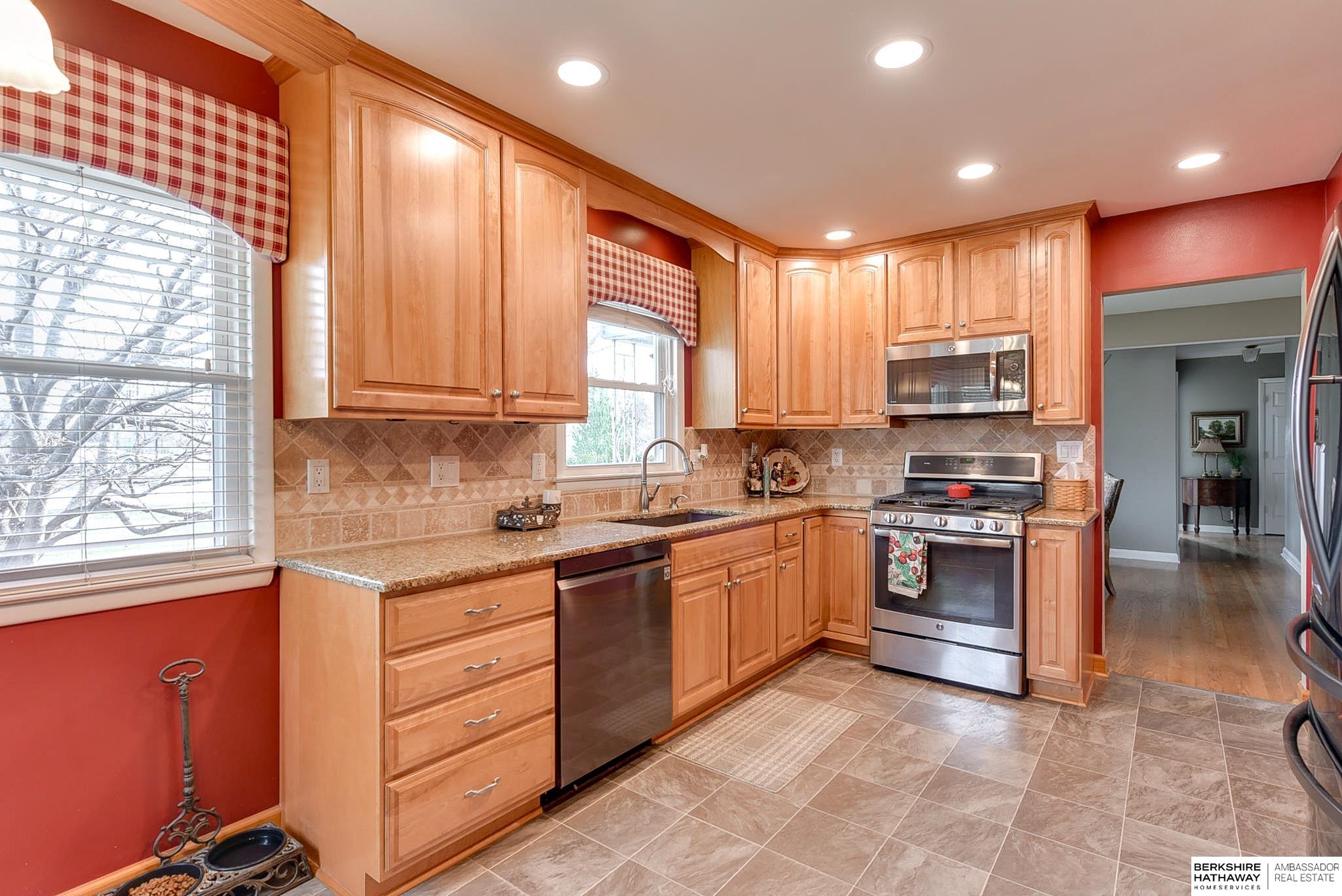 Omaha, Nebraska 68114, United States, 5 Bedrooms Bedrooms, ,2 BathroomsBathrooms,Residential,Pending,121385