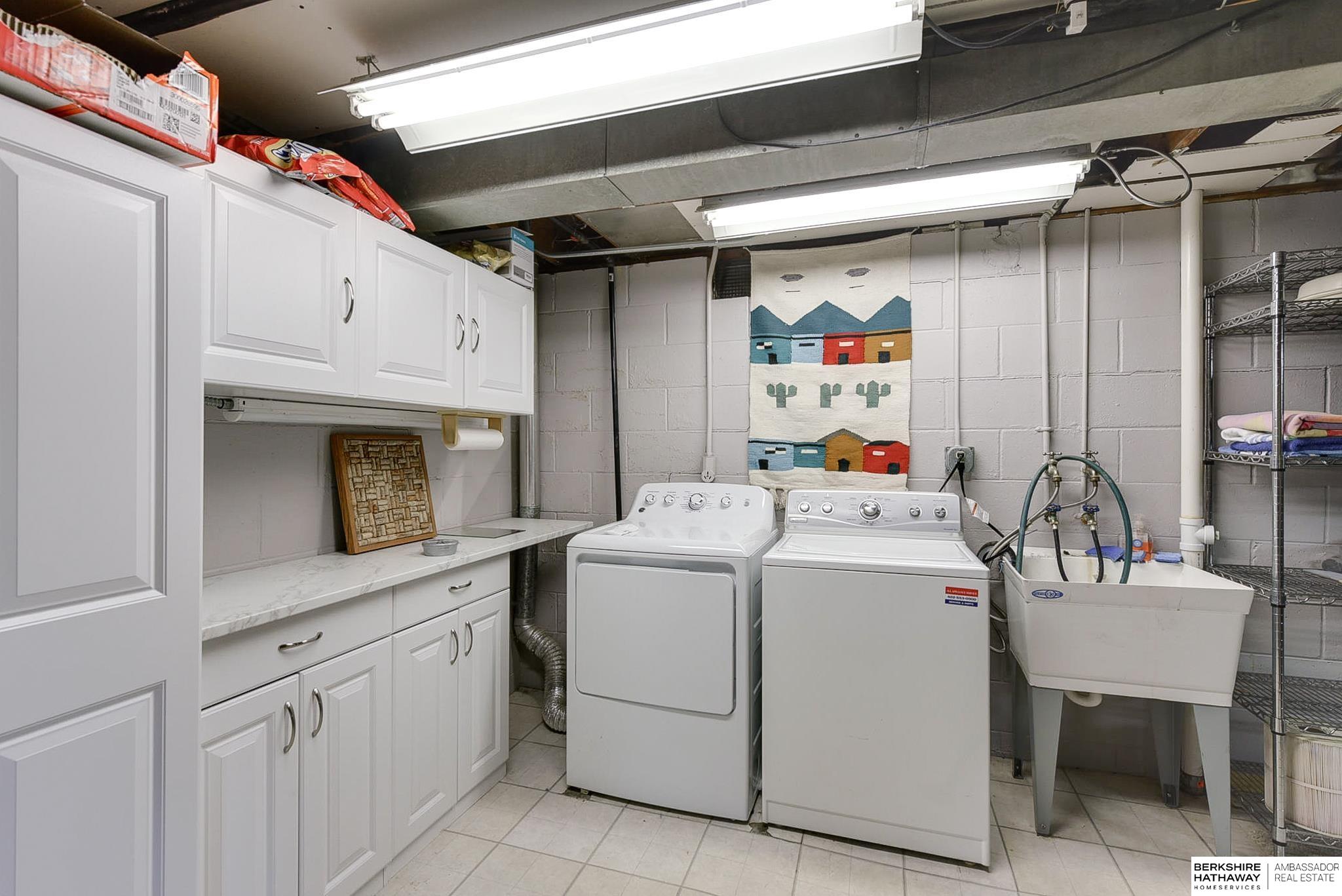 Omaha, Nebraska 68114, United States, 5 Bedrooms Bedrooms, ,2 BathroomsBathrooms,Residential,Pending,121385