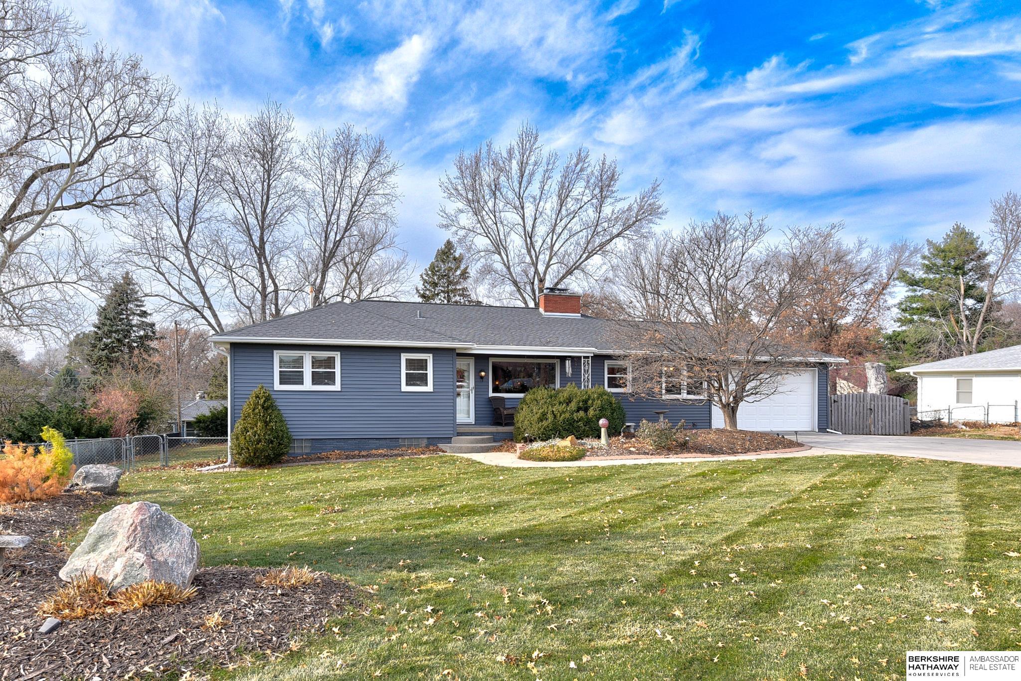 Omaha, Nebraska 68114, United States, 5 Bedrooms Bedrooms, ,2 BathroomsBathrooms,Residential,Pending,121385