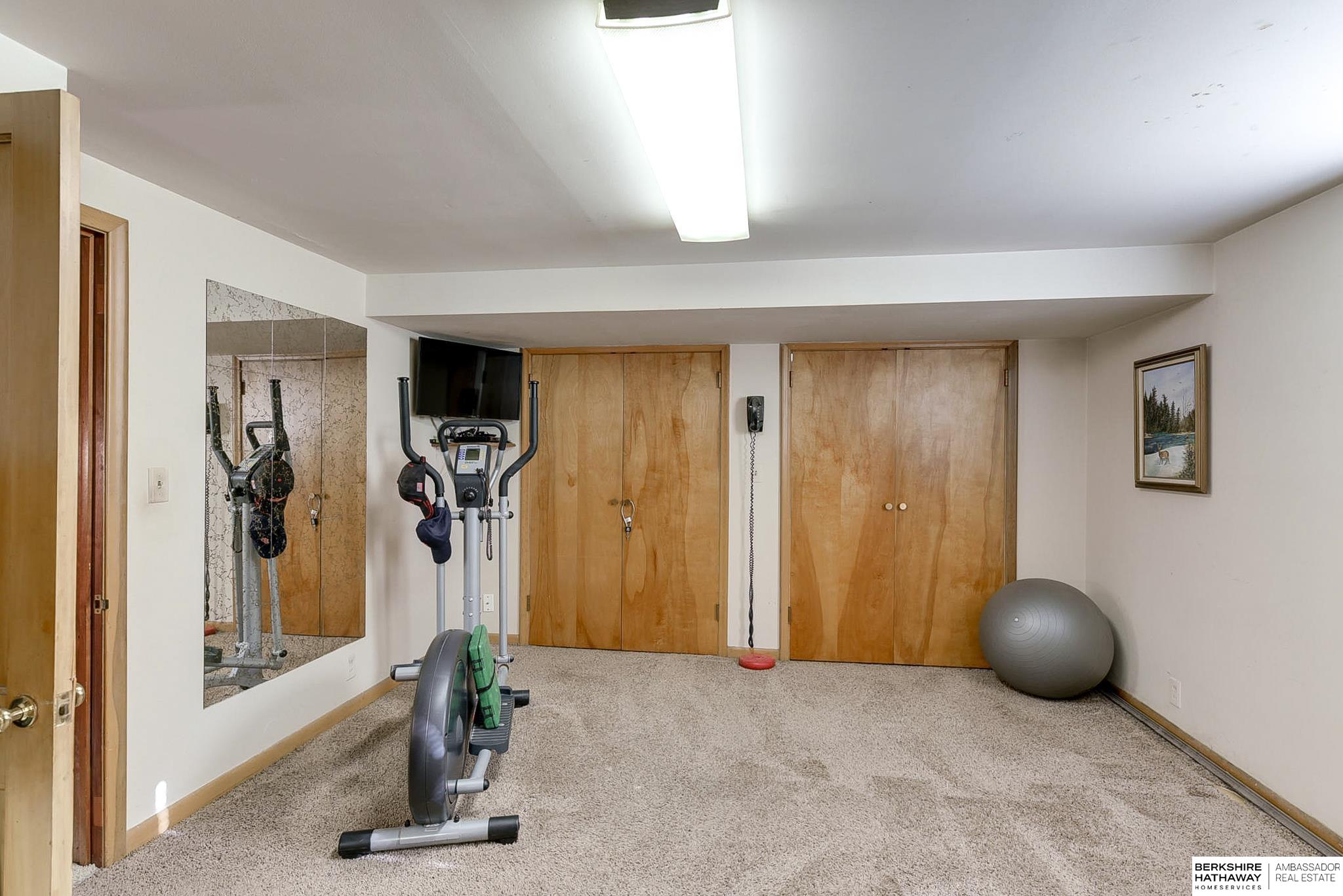 Omaha, Nebraska 68114, United States, 5 Bedrooms Bedrooms, ,2 BathroomsBathrooms,Residential,Pending,121385