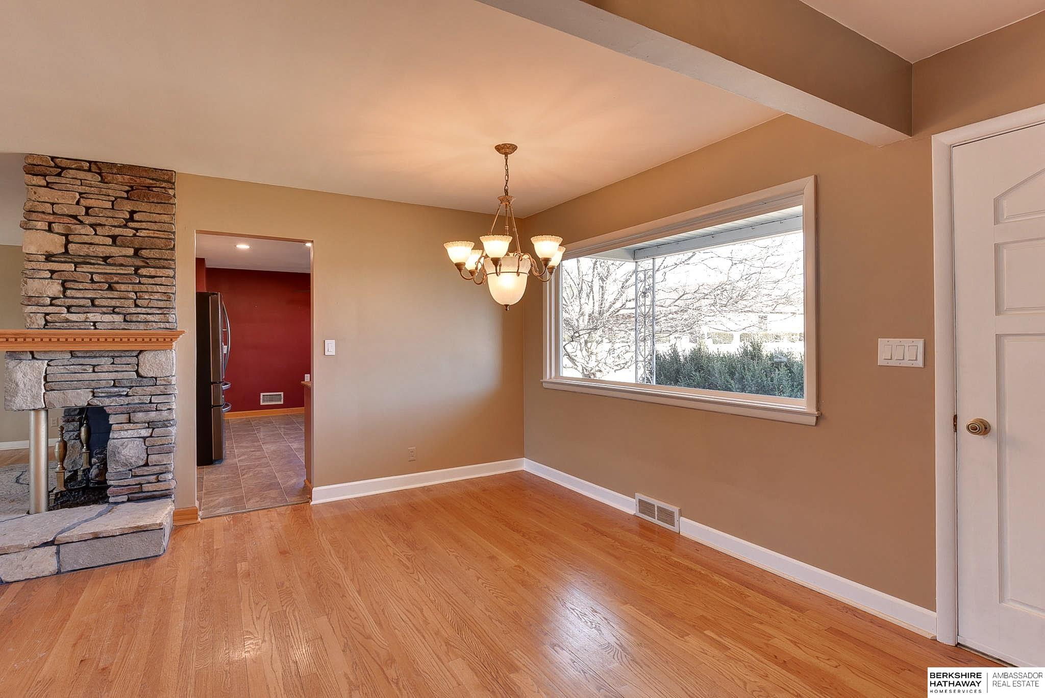 Omaha, Nebraska 68114, United States, 5 Bedrooms Bedrooms, ,2 BathroomsBathrooms,Residential,Pending,121385