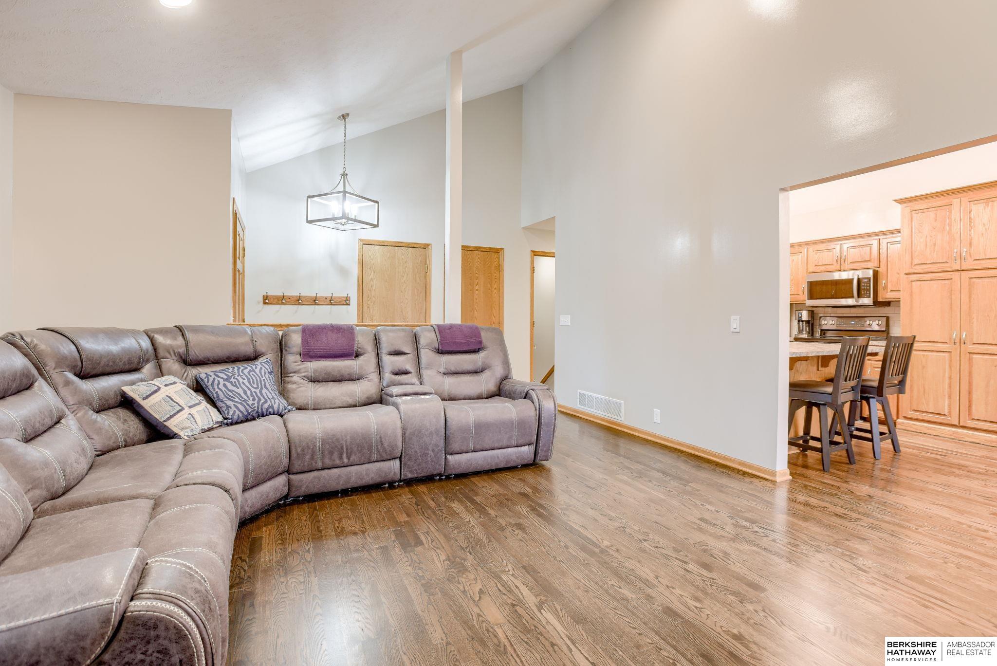 Springfield, Nebraska 68059, United States, 5 Bedrooms Bedrooms, ,3 BathroomsBathrooms,Residential,Pending,144718