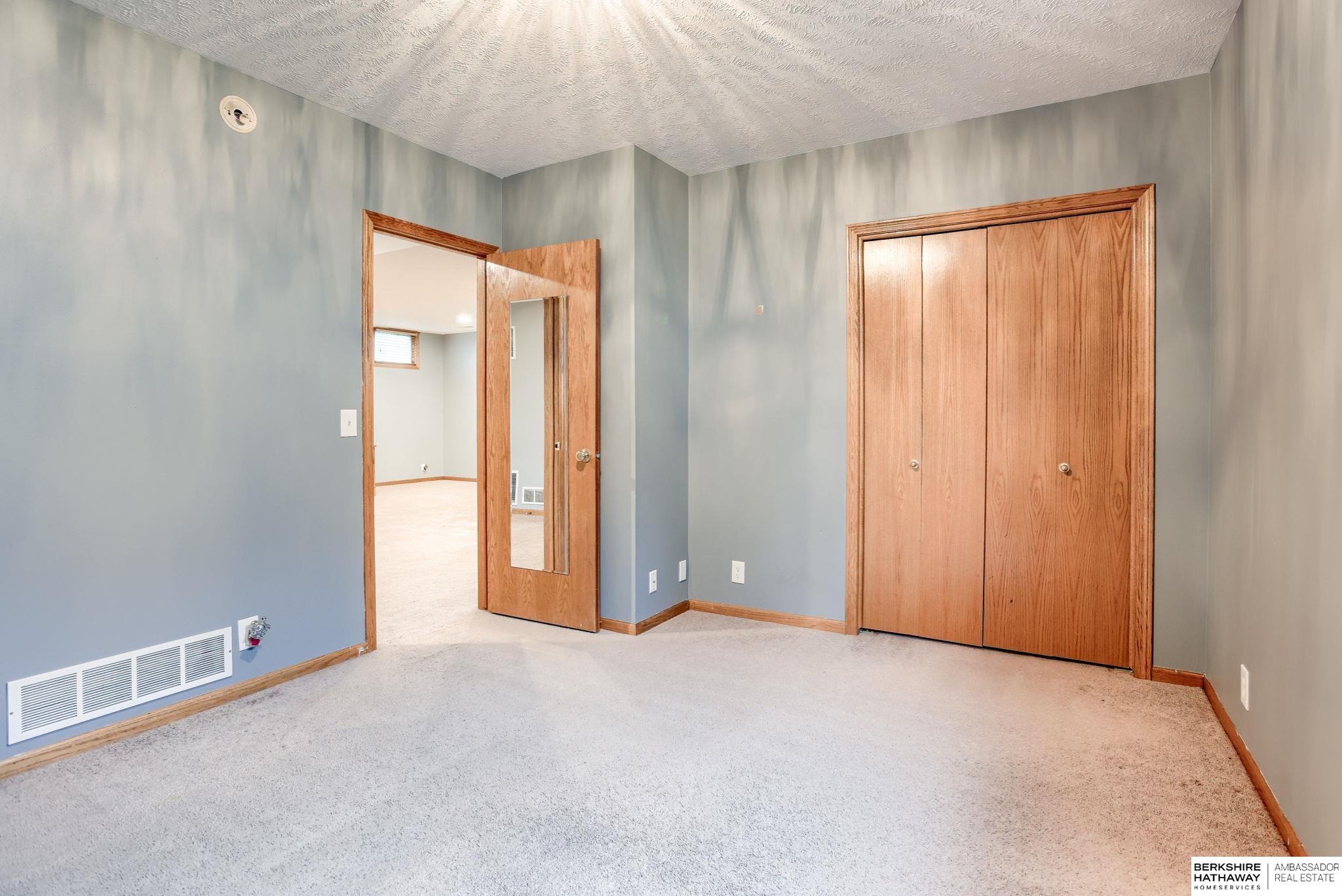 Springfield, Nebraska 68059, United States, 5 Bedrooms Bedrooms, ,3 BathroomsBathrooms,Residential,Pending,144718