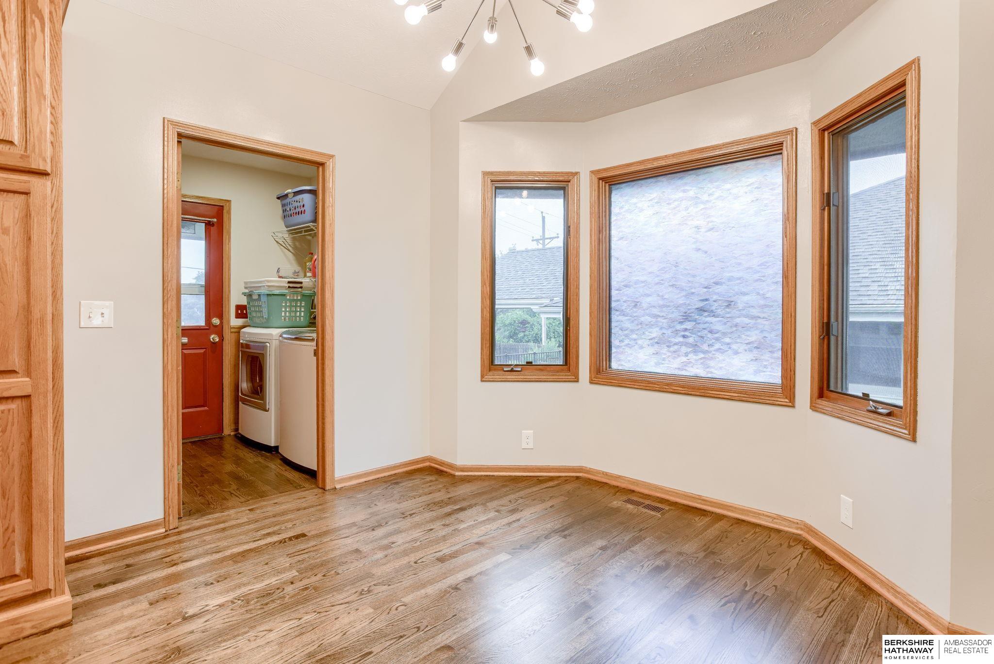 Springfield, Nebraska 68059, United States, 5 Bedrooms Bedrooms, ,3 BathroomsBathrooms,Residential,Pending,144718