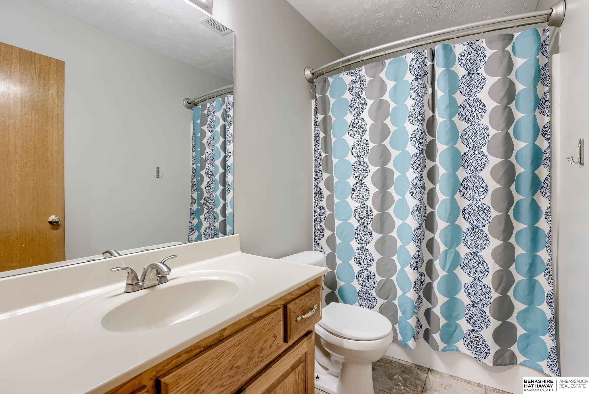 Springfield, Nebraska 68059, United States, 5 Bedrooms Bedrooms, ,3 BathroomsBathrooms,Residential,Pending,144718