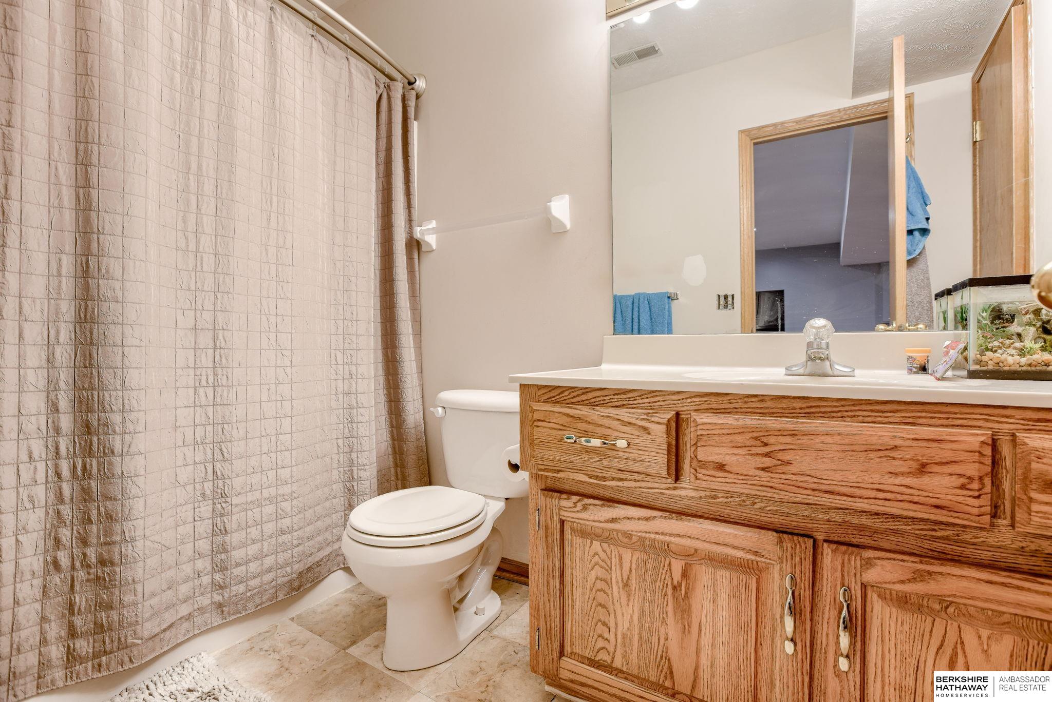 Springfield, Nebraska 68059, United States, 5 Bedrooms Bedrooms, ,3 BathroomsBathrooms,Residential,Pending,144718