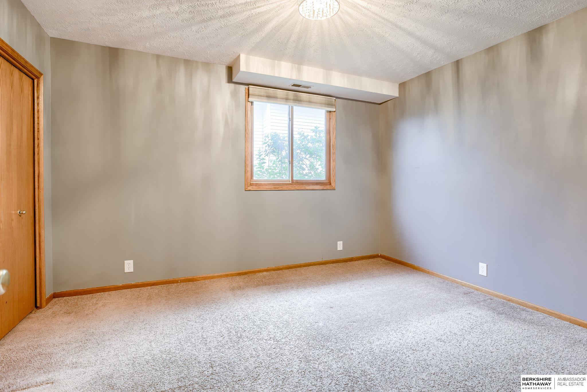 Springfield, Nebraska 68059, United States, 5 Bedrooms Bedrooms, ,3 BathroomsBathrooms,Residential,Pending,144718