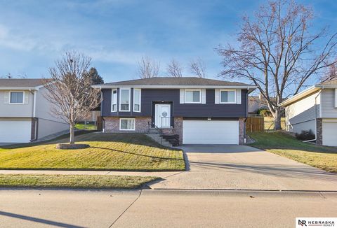 Photo of 13581 W Circle, Omaha, NE 68137 (MLS # 22601904)