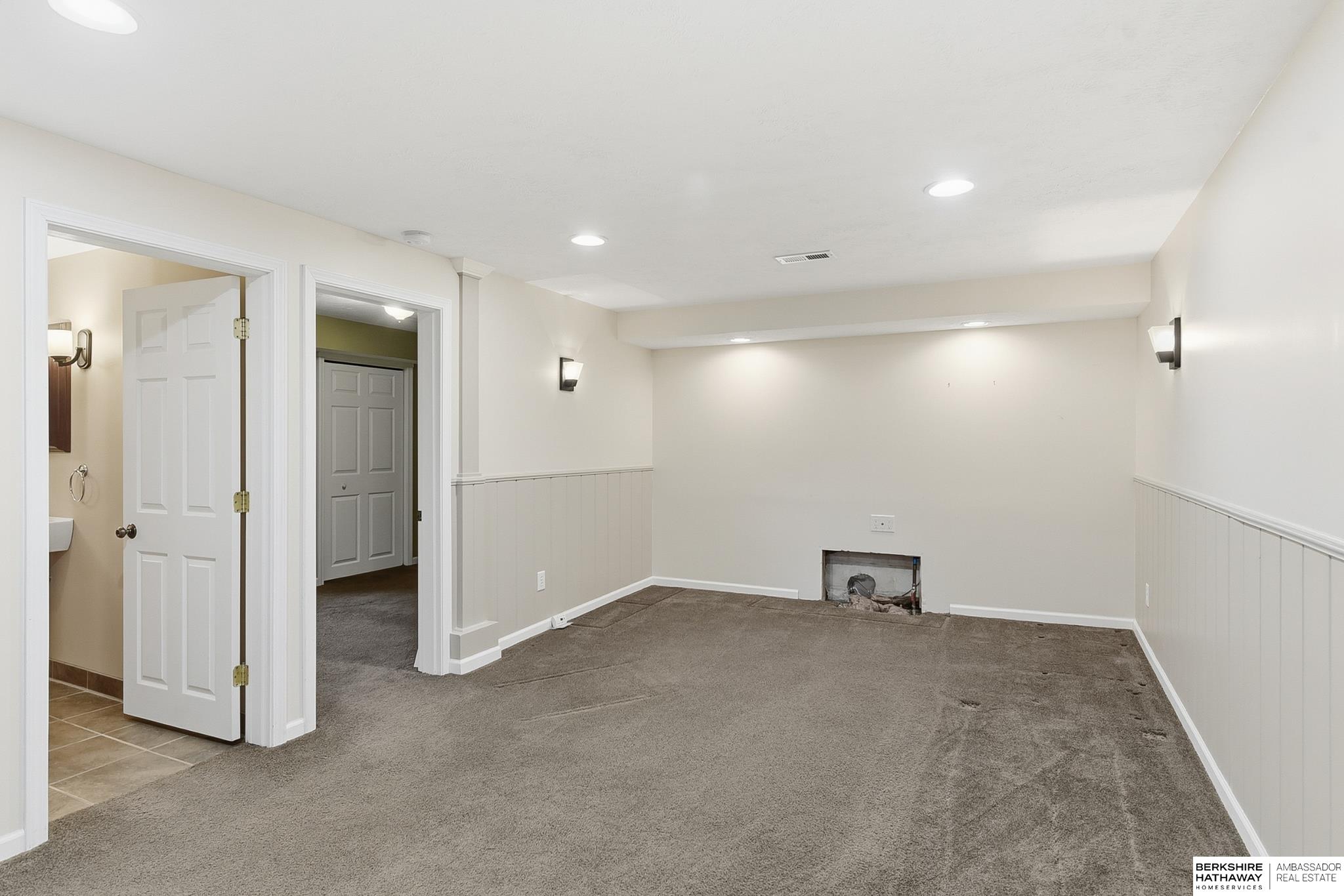 Omaha, Nebraska 68106, United States, 3 Bedrooms Bedrooms, ,2 BathroomsBathrooms,Residential,Active,244200